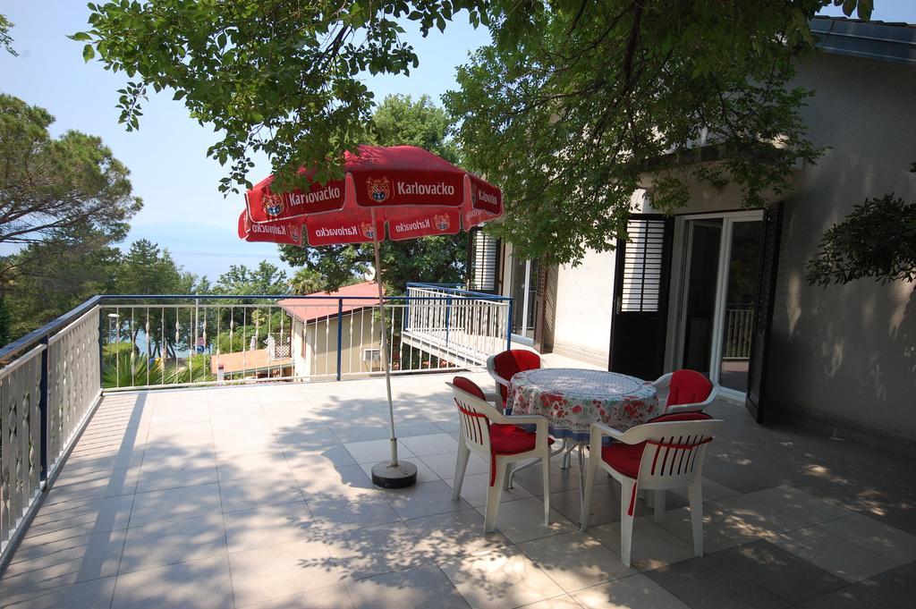 Apartment Mladan By El-Pi Tours Njivice Exterior foto